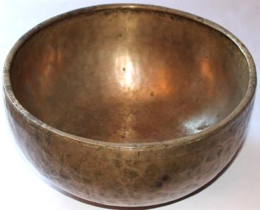 XXXL Fußreflexzonenschale mit der sanften Kraft des Planetentons Hopi-Herzton ca.10,25 kg, Ø 50,5 cm, mit Klöppel, bis Schuhgröße 46