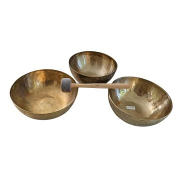 Sanfte Kraft - ein großes Klangmassage-Set mit Tiefe, Kraft, freundlich, harmonisch und lösend - Set aus 3 Klangschalen, Ø 28,5 - 31 cm, 6,9 kg
