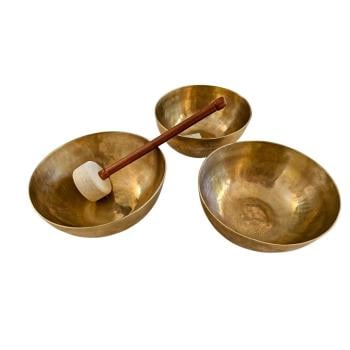 Profi Klangmassage Set - tief entspannend, beruhigend, balancierend - Set aus 3 Klangschalen, Ø 22 - 25,5 cm, 4,01 kg