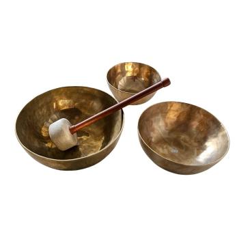 Erden, Zentrieren, Leuchten - Set aus 3 Klangschalen für Klangmassage und Klangmeditationen, Ø 18,4 - 26,4 cm, 4,08 kg