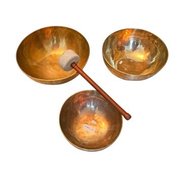 Erde fühlen. Mitte finden. Ruhe spüren - XXXL Klangmassage-Set aus 3 Klangschalen, Ø 21,2 - 30,2 cm, 5,68 kg