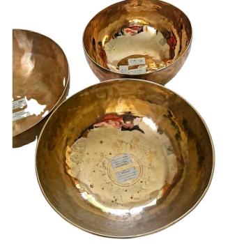 Profi-Klangmassage-Set „Kraft spüren, klar denken, innerlich ruhig bleiben“ aus 3 Biorhythmus-Klangschalen, Ø 22,1 -27,6 cm, 4,42 kg