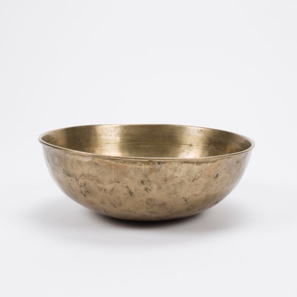 Planetenschale® antik Verbinde Dich zur Erde und Natur & Bewege Dich frei im Fluß der Veränderung mit Tageston & Pluto, Ø 18 cm, 500-600 Gramm inkl. Klöppel