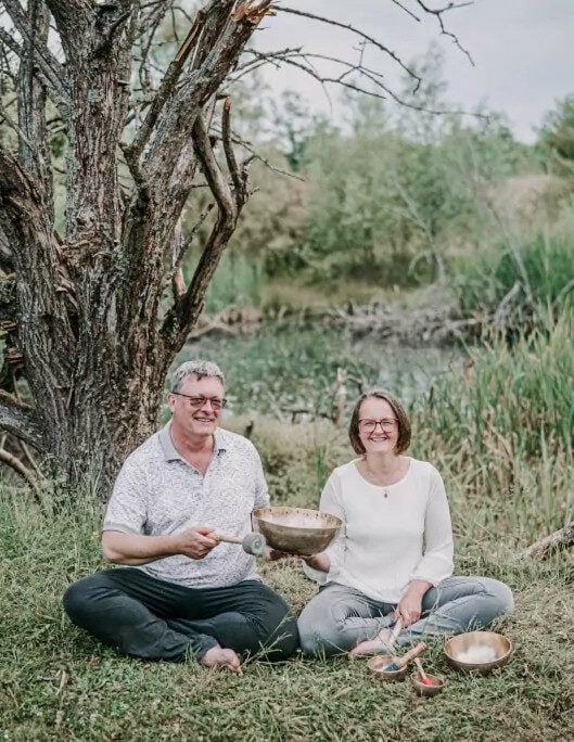 Die Klangschalenexperten Christina und Frank Plate heißen Dich herzlich willkommen